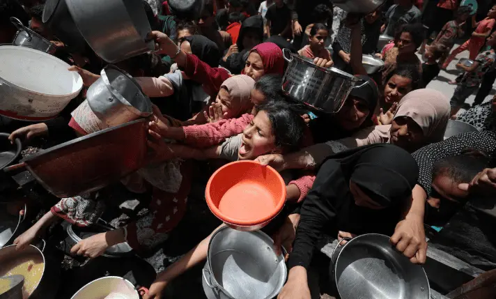 Pandillas y comerciantes acaparan ayuda humanitaria en Gaza