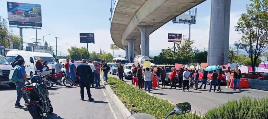 Bloquean comerciantes vialidades de CDMX en protesta contra "abasto popular" Bloquean comerciantes vialidades de CDMX en protesta contra "abasto popular"