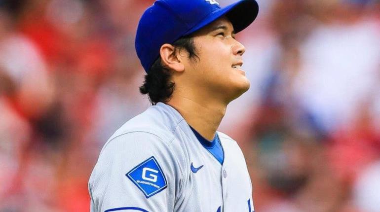 Shohei Ohtani salió del juego como pitcher ante posible lesión