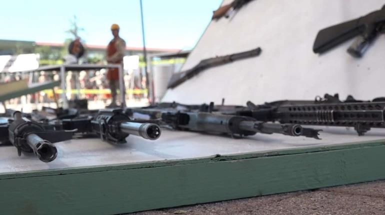 Aseguran vehículo, armas, droga y equipo táctico en Cunduacán