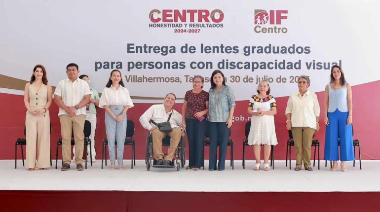 Concluye Centro primera fase de entrega de lentes graduados a personas con discapacidad visual