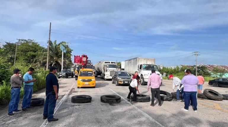 Bloquean por 10 horas la vía Escárcega – Villahermosa habitantes de Palizada; manifestantes se retiraron sin solución