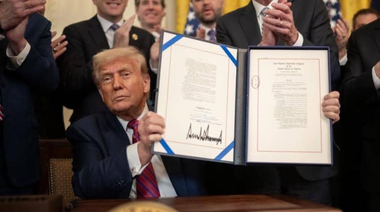 Retrasa Trump una semana la entrada en vigor de aranceles globales
