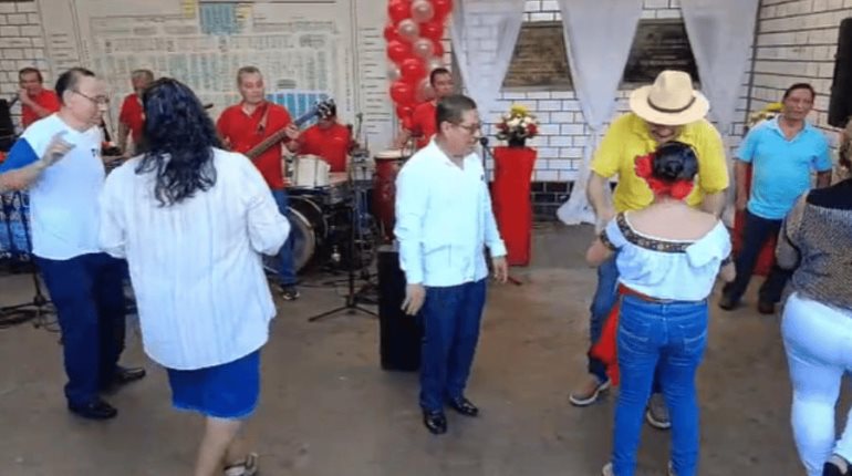 Con marimba, barbacoa y ´bailongo´ celebran el Día del Locatario en el Pino Suárez