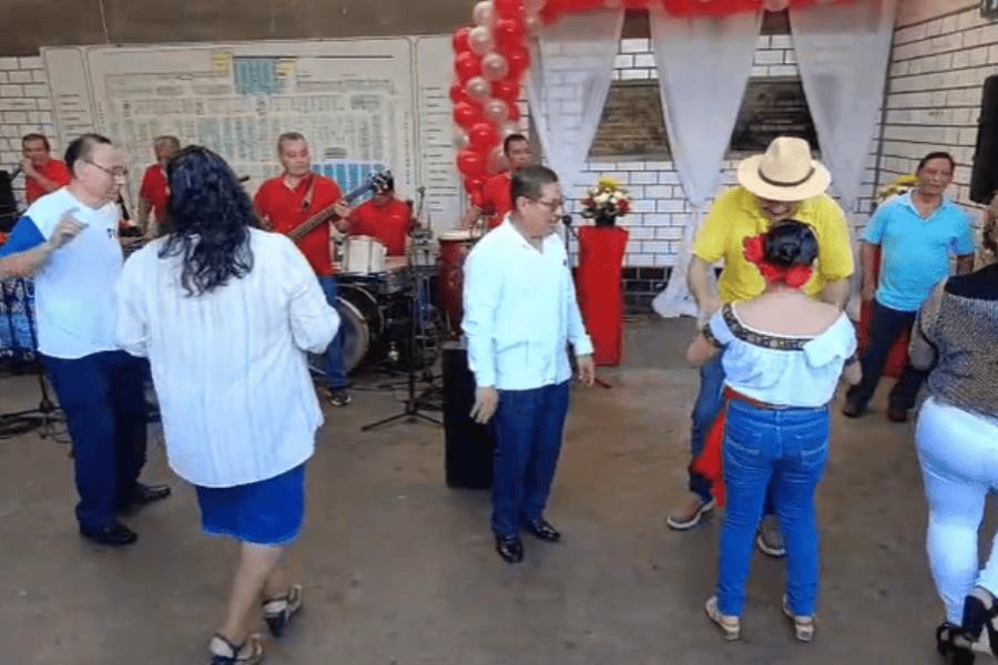 Con marimba, barbacoa y ´bailongo´ celebran el Día del Locatario en el Pino Suárez