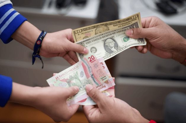 16.2% caen remesas ante redadas en EE.UU.; envíos sumaron 5 mil 201 mdd en junio 16.2% caen remesas ante redadas en EE.UU.; envíos sumaron 5 mil 201 mdd en junio