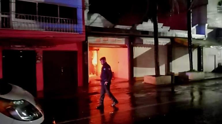 Grupo armado balea e incendia casa de alcaldesa de Queréndaro, Michoacán