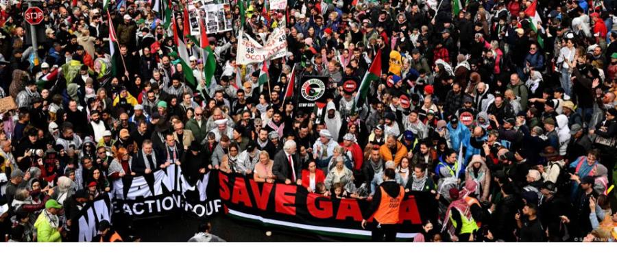 Julian Assange encabeza marcha a favor de Palestina en Sídney Julian Assange encabeza marcha a favor de Palestina en Sídney