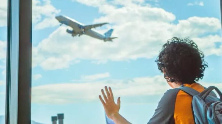 Abandonan a su hijo de 10 años en el aeropuerto de Barcelona para irse de vacaciones