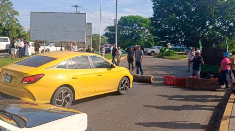 Por más de 6 horas bloquean carretera a Ixtacomitán