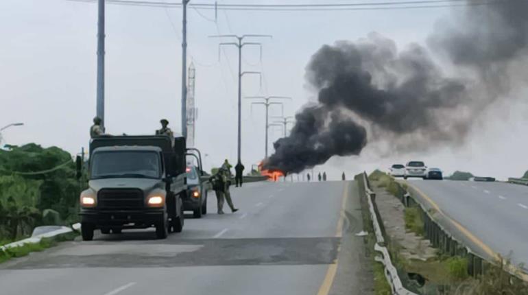 Se incendia camioneta en la Villahermosa-Cárdenas; sufrió falla mecánica