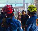 Reconoce Yolanda Osuna a bomberos que atendieron incendio en Plaza Altabrisa