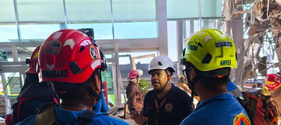 Reconoce Yolanda Osuna a bomberos que atendieron incendio en Plaza Altabrisa