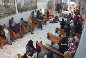 ¡Sin temor a Dios! Sujeto apuñala a hombre en iglesia de Edomex