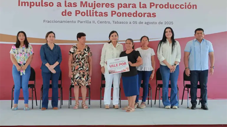 Realizan segunda entrega de aves de traspatio del programa Impulso a las Mujeres de Centro