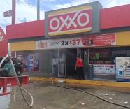Nueva jornada de asaltos a comercios en Centro; incendian un Oxxo