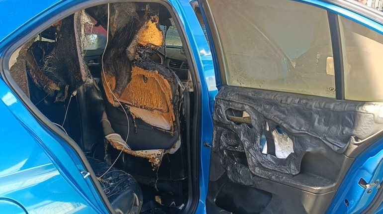 Incendian y balean vehículo en Gaviotas Norte