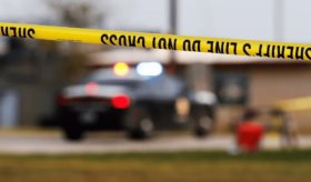 Menor asesina a disparos a sus padres en Florida, y se entrega a la policía