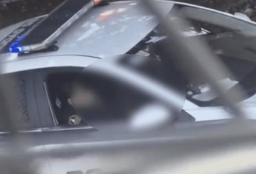 Captan a policías de la CDMX realizando actos sexuales en una patrulla