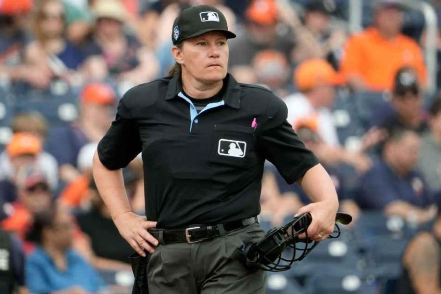 Jen Pawol, se convertirá en la primera mujer umpire en un juego de Grandes Ligas Jen Pawol, se convertirá en la primera mujer umpire en un juego de Grandes Ligas