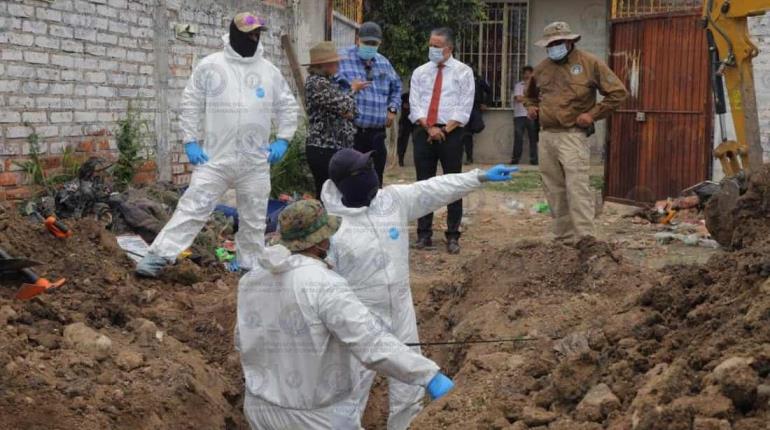 Localizan 32 cuerpos en fosa clandestina dentro de finca en Guanajuato