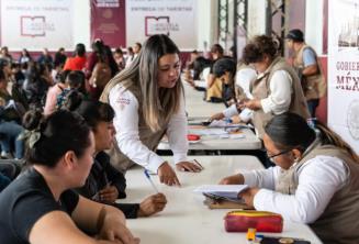 "Son para toda la población": Sheinbaum defiende programas sociales