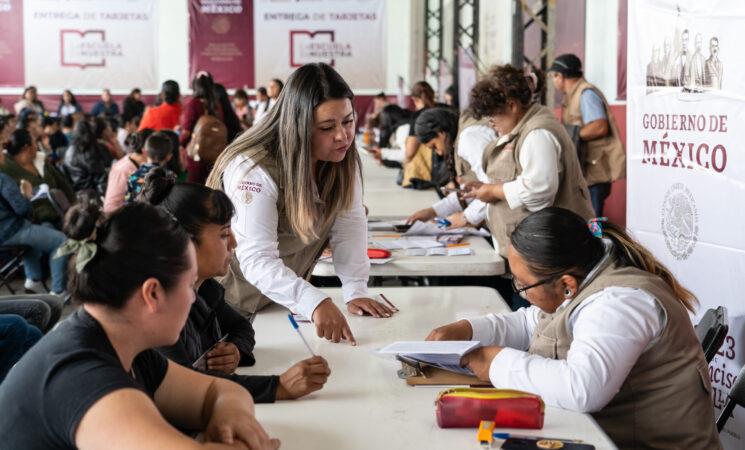 "Son para toda la población": Sheinbaum defiende programas sociales