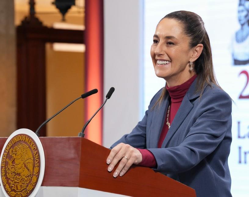 "Adversarios tienen un profundo racismo": Sheinbaum respalda que Hugo Aguilar reciba bastón de mando en la Corte "Adversarios tienen un profundo racismo": Sheinbaum respalda que Hugo Aguilar reciba bastón de mando en la Corte