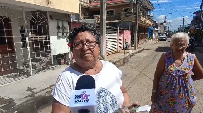 Registros en mal estado, calles rotas y fugas de agua, denuncian vecinos de la 18 de Marzo