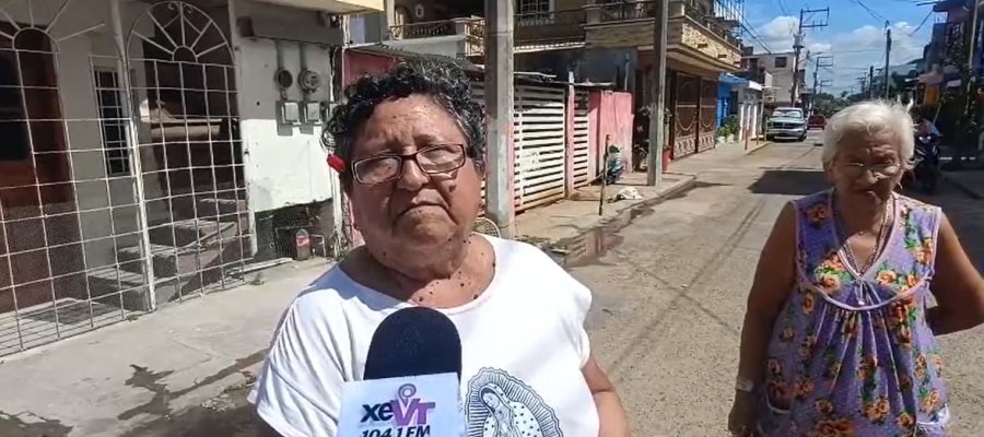 Registros en mal estado, calles rotas y fugas de agua, denuncian vecinos de la 18 de Marzo Registros en mal estado, calles rotas y fugas de agua, denuncian vecinos de la 18 de Marzo