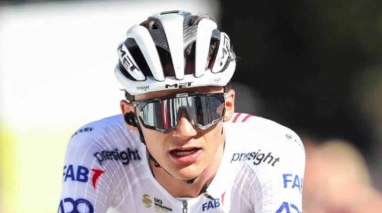 Isaac del Toro cae en recta final de la etapa 1 de la Vuelta a Burgos y termina en lugar 49