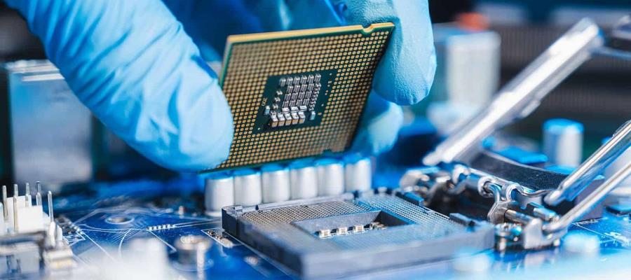 Trump anuncia aranceles del 100% a chips y semiconductores si no los fabrican en EE. UU. Trump anuncia aranceles del 100% a chips y semiconductores si no los fabrican en EE. UU.