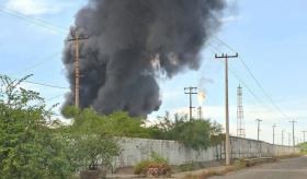 Se registra incendio en la Refinería Antonio Dovalí Jaime en Oaxaca
