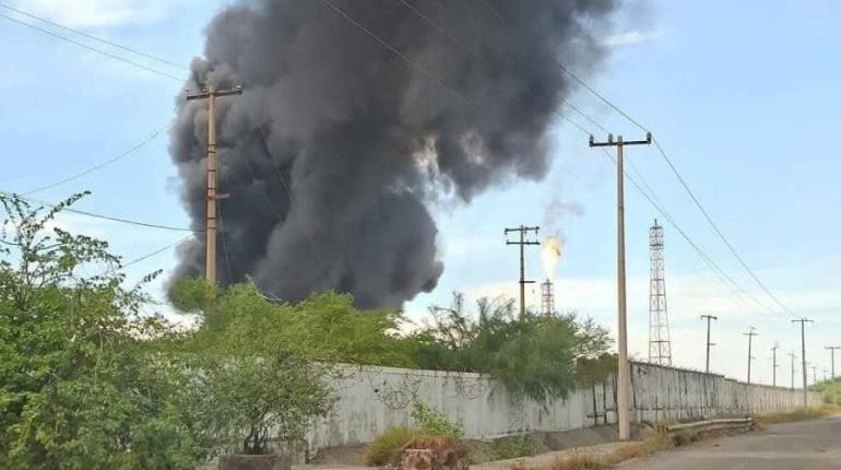 Se registra incendio en la Refinería Antonio Dovalí Jaime en Oaxaca