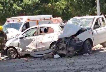 Seis muertos y dos lesionadas deja choque entre tren y tres vehículos en Guanajuato