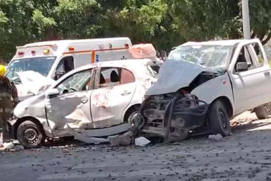 Seis muertos y dos lesionadas deja choque entre tren y tres vehículos en Guanajuato Seis muertos y dos lesionadas deja choque entre tren y tres vehículos en Guanajuato