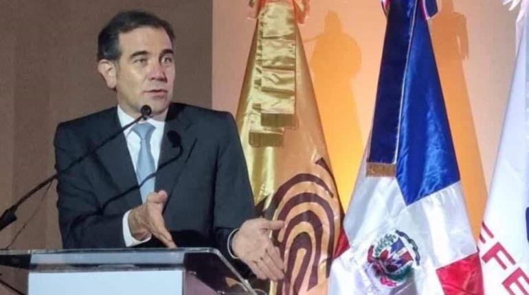 Corte ampara a Lorenzo Córdova contra mención en libros de texto; ordena a SEP reeditarlos