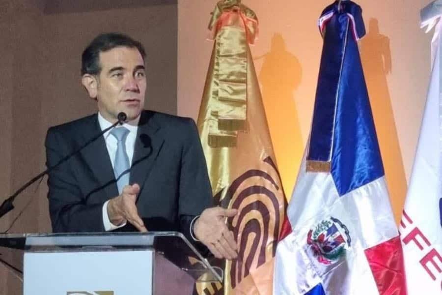 Corte ampara a Lorenzo Córdova contra mención en libros de texto; ordena a SEP reeditarlos