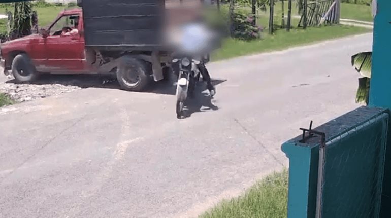 Motociclista muere al impactarse con camioneta en Cunduacán