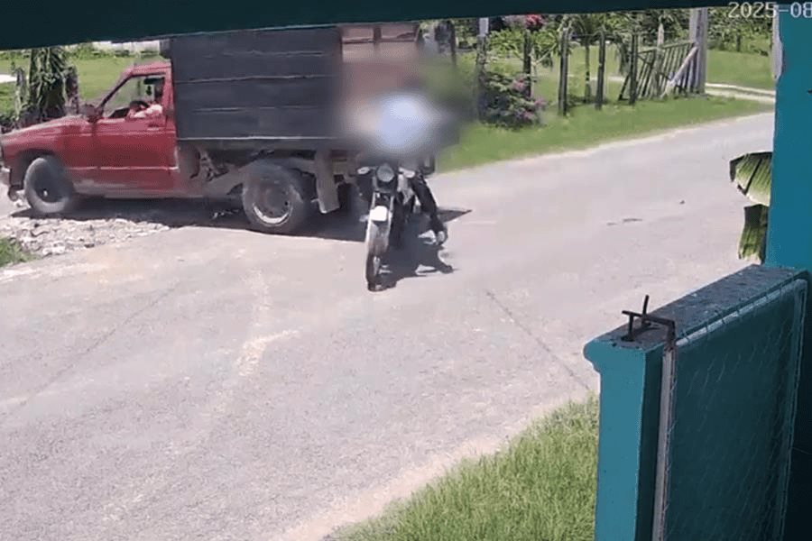 Motociclista muere al impactarse con camioneta en Cunduacán Motociclista muere al impactarse con camioneta en Cunduacán