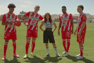 Eva Longoria, inversionista de Necaxa, avala que no haya ascensos en la Liga MX
