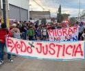 Con la consigna de que "migrar no es un crimen" sale de Chiapas caravana de 300 migrantes hacia CDMX