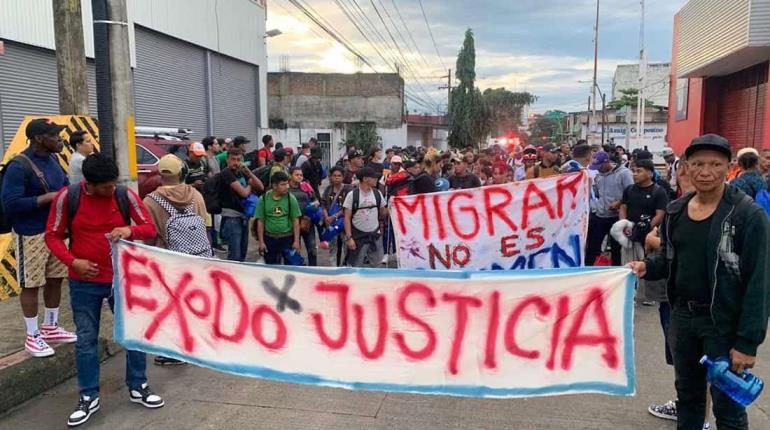 Con la consigna de que "migrar no es un crimen" sale de Chiapas caravana de 300 migrantes hacia CDMX