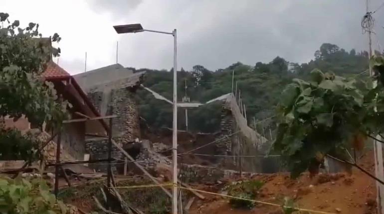 Se derrumba construcción de unidad deportiva en Pantepec, Chiapas