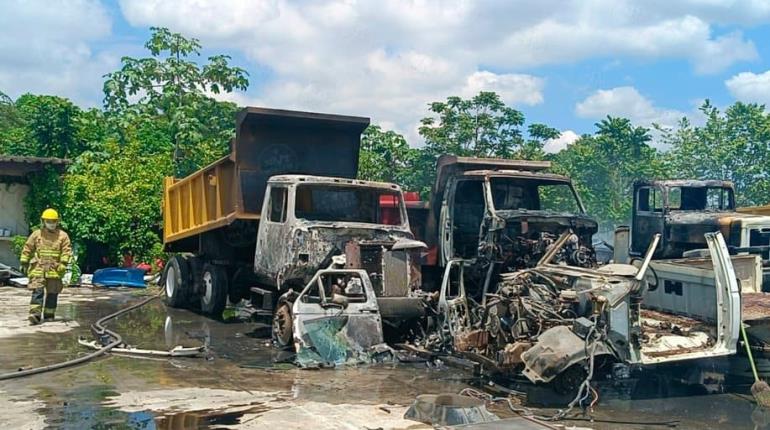 Se registra incendio de volteos en taller sobre la Villahermosa- Cárdenas