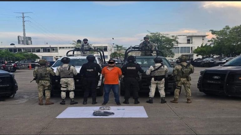 Detienen a hombre en Centro; le decomisan droga, dinero y un vehículo