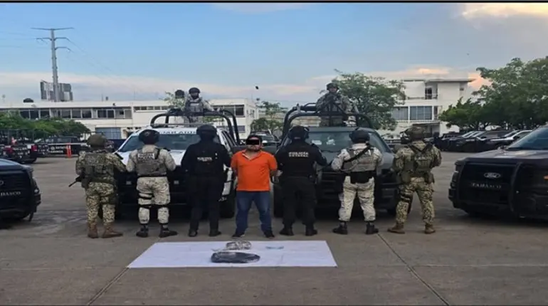 Detienen a hombre en Centro; le decomisan droga, dinero y un vehículo