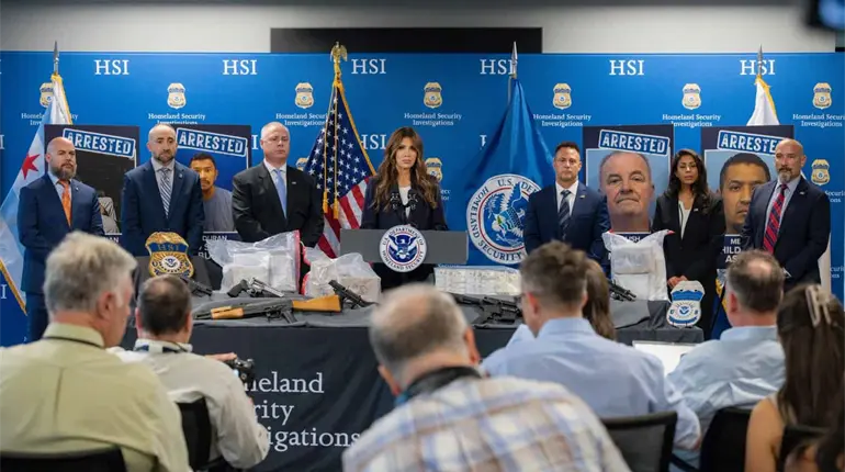 "Más de un millón" de migrantes se fueron de EE. UU. por su cuenta: Noem