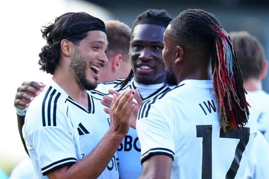 Con gol de Raúl Jiménez, Fulham vence en amistoso al Frankfurt