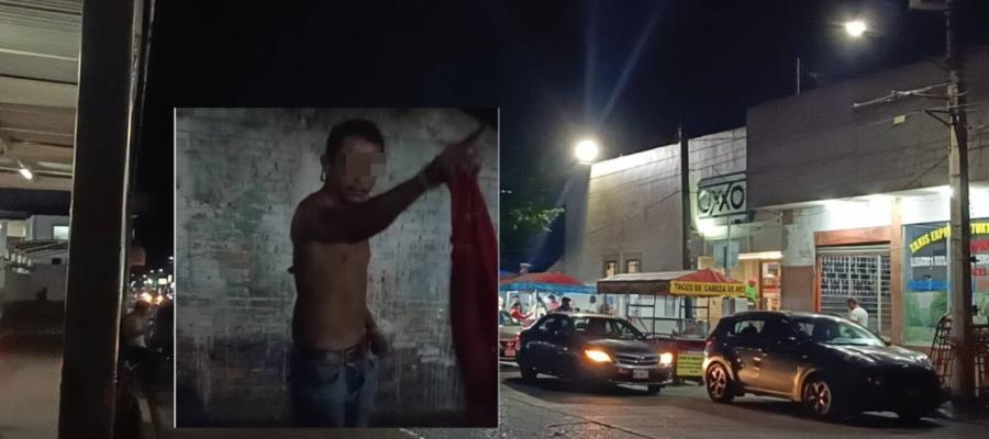 Detienen a sujeto que amenazaba con un machete a transeúntes frente al ADO